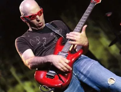 L’Art de la Guitare : Découverte du Style Unique de Joe Satriani