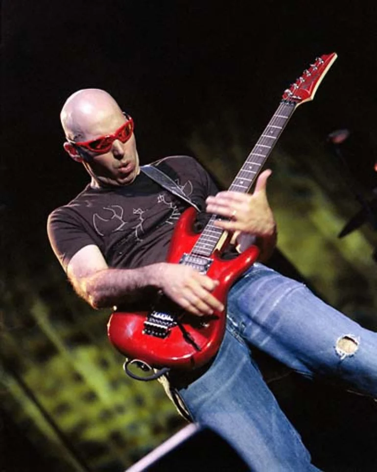 L’Art de la Guitare : Découverte du Style Unique de Joe Satriani